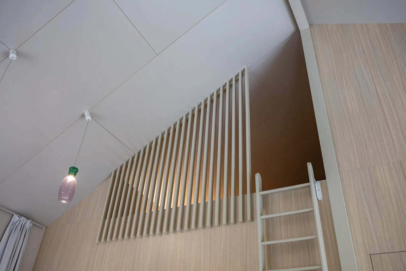 Latotā marga no apakšas — Kaia House, Ventspils