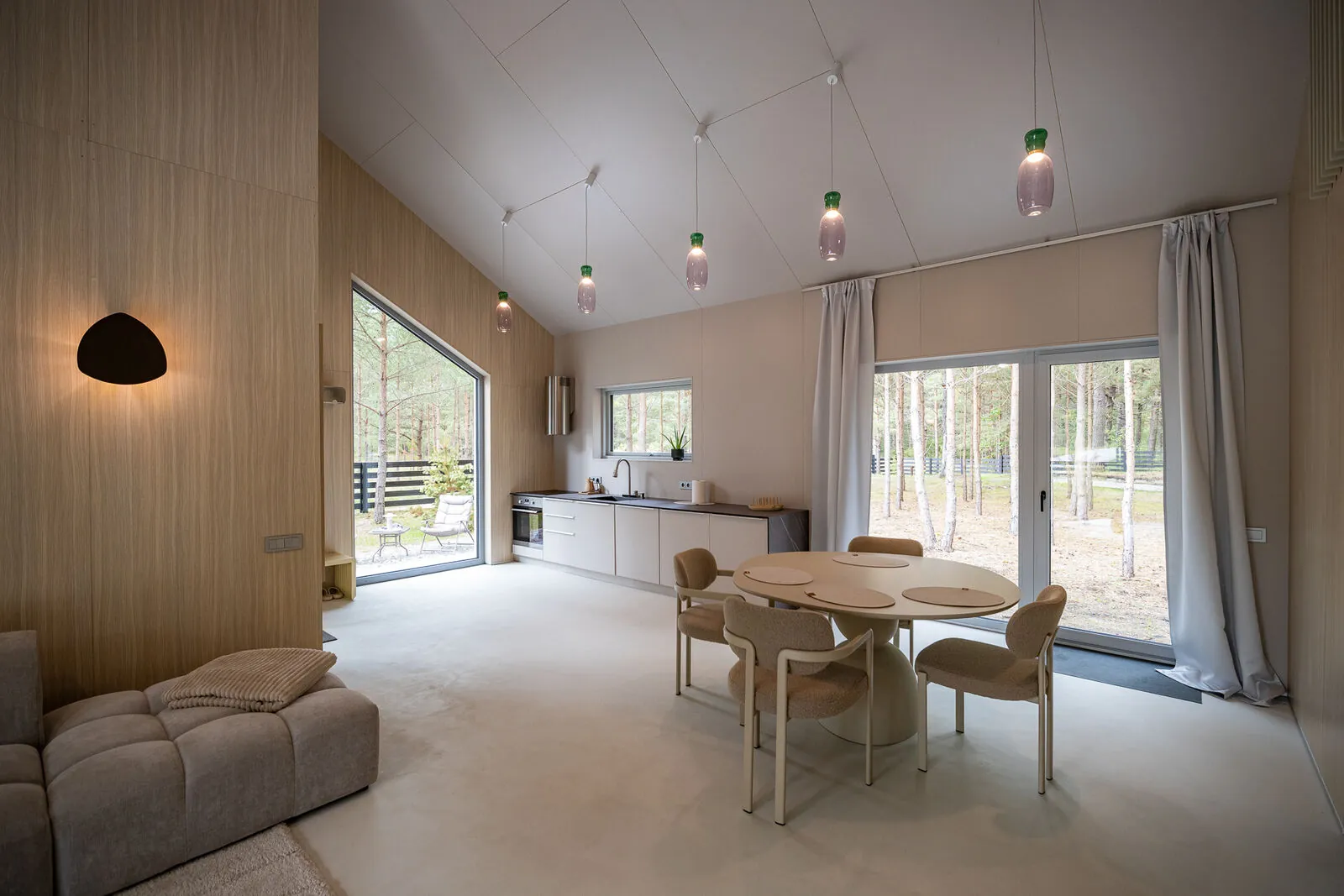 Galds, kāpnes, bēniņi — Kaia House, Ventspils